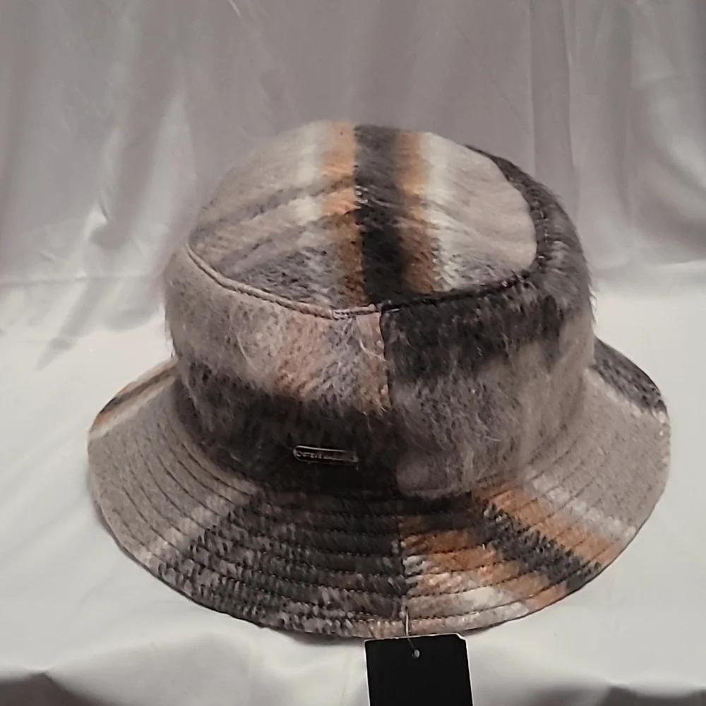 Steve Madden Logo Plate Brushed Bucket Hat OSFM Off white Gray Tan Plaid